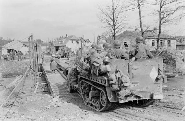 WW2 WWII Photo World War Two / French Soldiers in Germany in 1945 3rd French