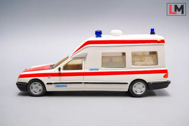 1:43 Mercedes Benz Ambulance // F_259