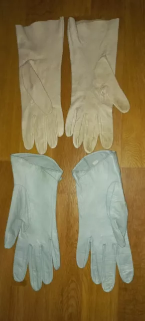 Lot de 2 anciennes paires de gants chevreau pour l'un