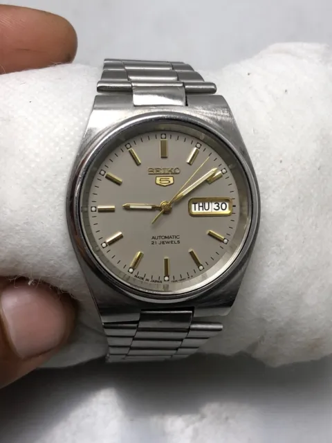 Vintage Seiko 7S26 21 Jewels Gray Dial Automatic Men's Wristwatch
