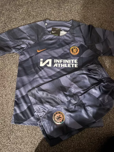 Chelsea 23/24 home kids kit size 10-11 yrs