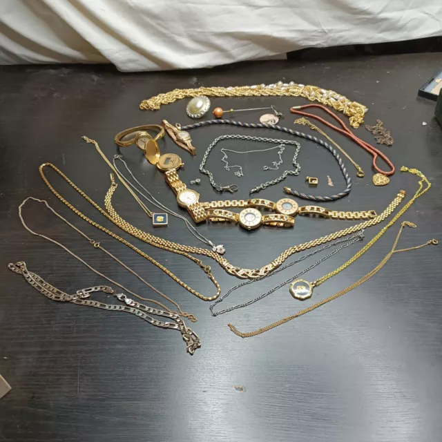 Lot de bijoux anciens vintages , bijoux fantaisie - Montres & Bijoux