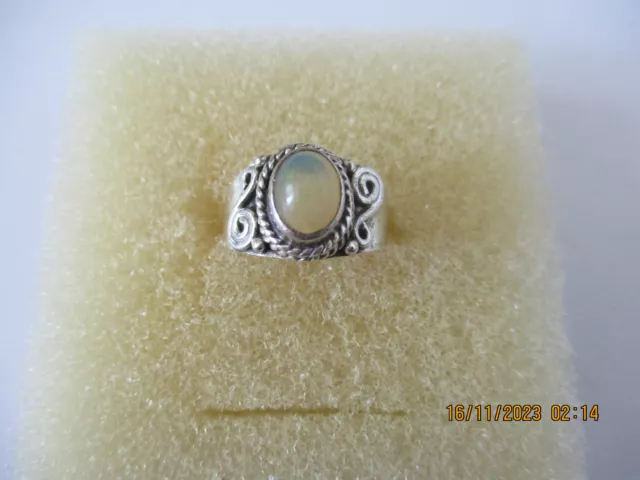 Antiker Ring mit Mondstein - Dm.18 mm - 925 Silber