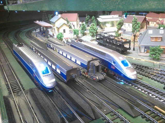 MOGOI Circuit Train électrique Piste-Rétro Train à vapeur-avec lumière Son train simulé-Modèle