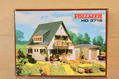 remise avec clôture Décor Vollmer 47709 échelle HO 