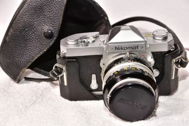 Nikon Nikomat FT con lente Nikkor-S f1.4 de 50 mm, tapa del objetivo, cuero, estuche, probado