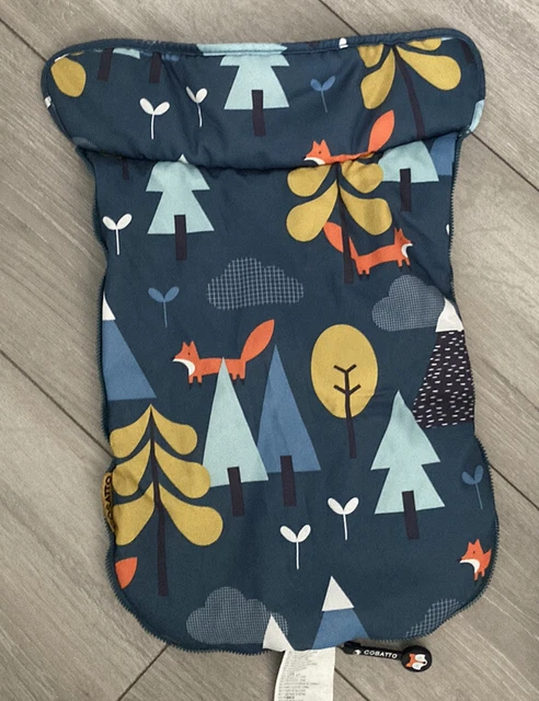 Delantal Cosatto Giggle 2 Fox Tales - cremalleras en carrycot