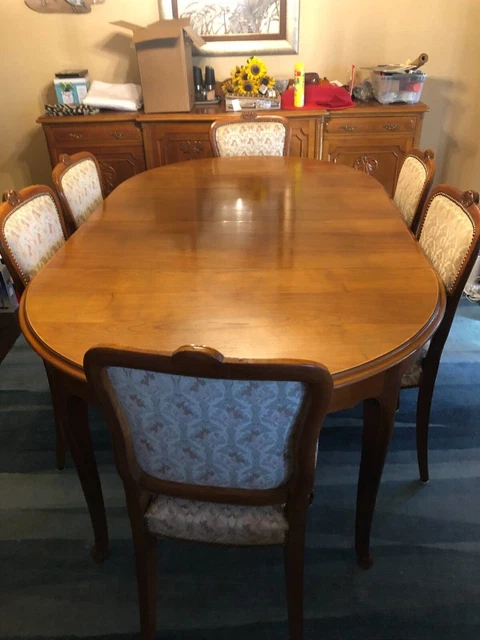 Antique dining room furniture, Early 20th century Louis XV style. Antique dining room furniture, Early 20th century Louis XV style.