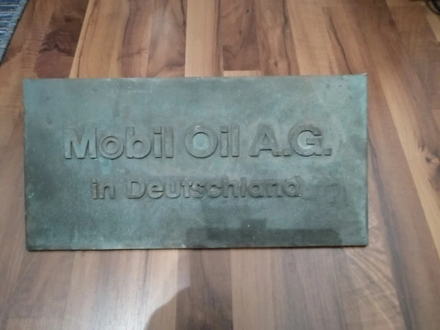Mobiloil.  Deutschland. Eingangsschild