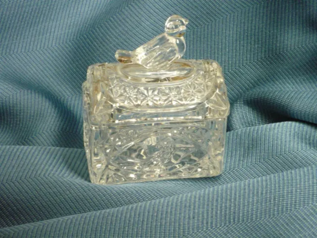 Cajita vidrio con pajarito. Glass box with little bird
