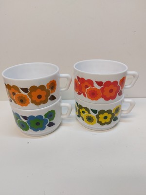 4 tazze a 9 cm di altezza in ogni confezione Amscan 9902026 trofei 