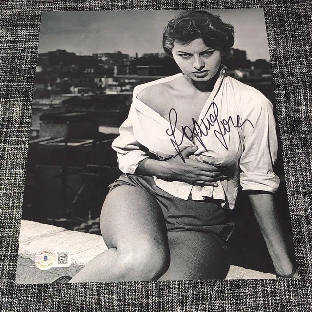 Photo Dédicacée Liz LeBlanc - 8x10 - COA Autograph World - Modèle