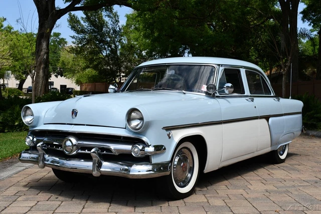 1954 Ford Custom Coker Classic Wide White Walls, Radio CD, A/c !!