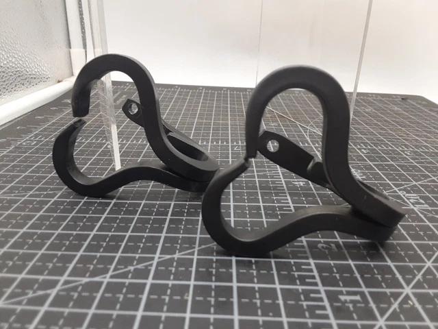 2 IRON COAT HOOKS HAT HAND FORGED   ANTIQUE STYLE HOOK HEART SHAPE b15s