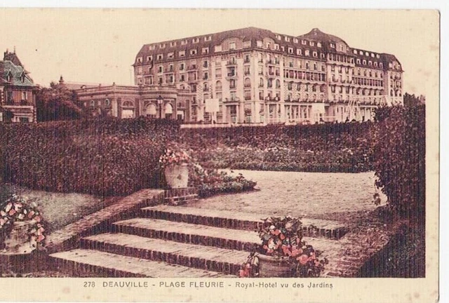 Carte Postale Ancienne Deauville – La Plage Fleurie – Rue Gontaut Biron – Hôtel Normandy