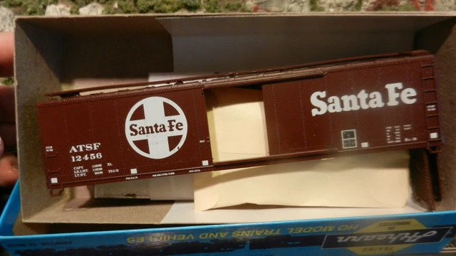 Athearn Rail Runner Ltd Run HO BB 50' Boxcar Kit, Santa Fe,, NIB