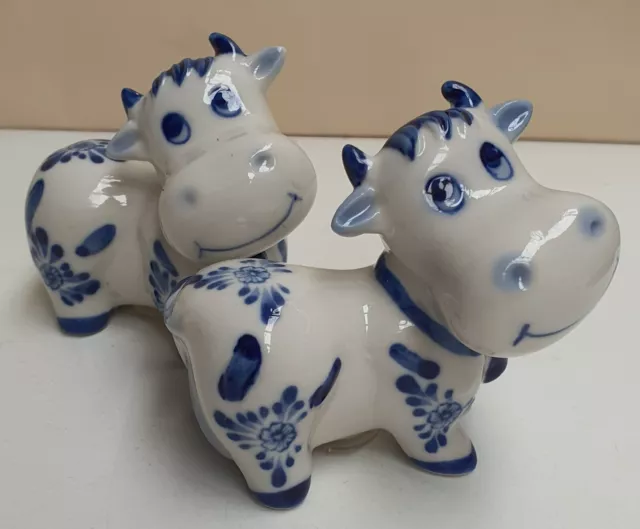 Vintage Pair of Blue & White Floral Design Cows Salt & Pepper 6cm Tall