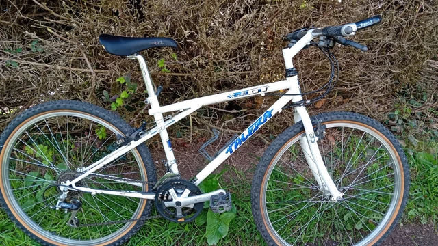 GT TALERA RETRO 90