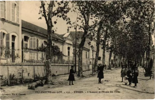 CPA VILLENEUVE-sur-LOT-EYSSES-L'Avenue et l'École des Filles (264190)