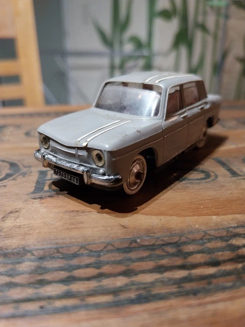 1/43 Norev RENAULT 6 N°162 (voiture ancienne) - FR