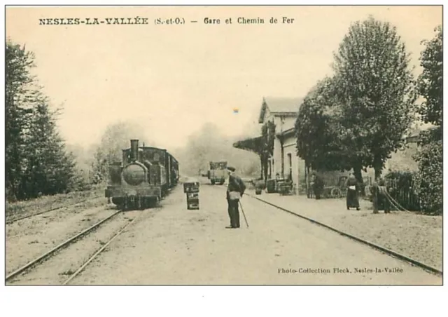 95.NESLES LA VALLEE.n°218.STATION AND RAILWAY .TRAIN