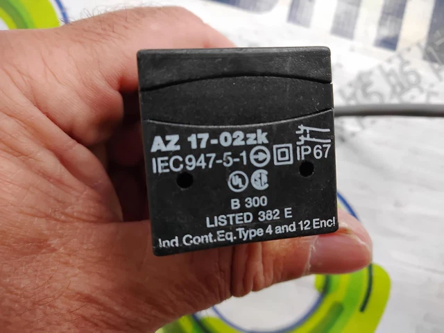 SCHMERSAL AZ 17-02zK INTERLOCK SAFTEY SWITCH