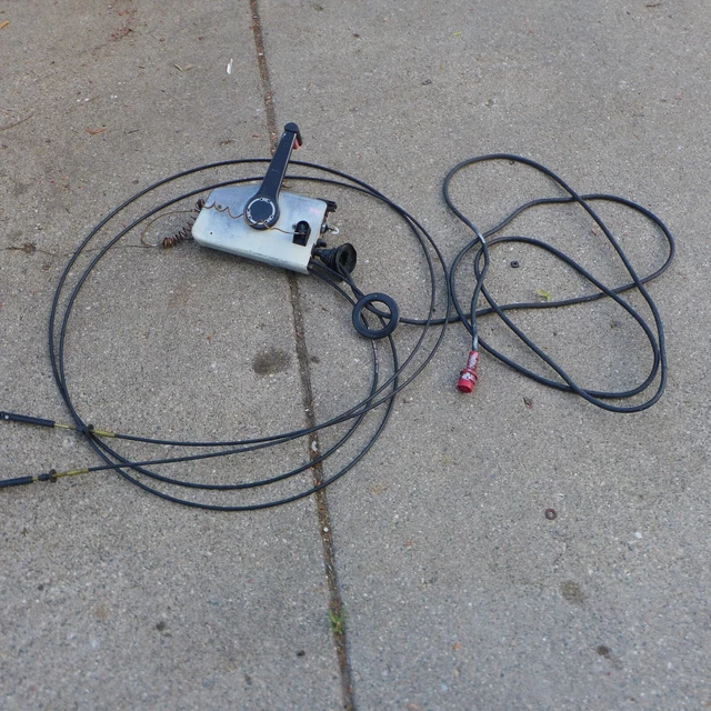 Johnson Evinrude OMC Control Box Assembly with new cables & ign switch off 90 hp