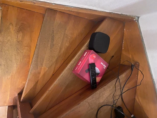 DÉCODEUR TV TNT SFR BOX 8 STB8 , complet avec accessoires d'origine EUR