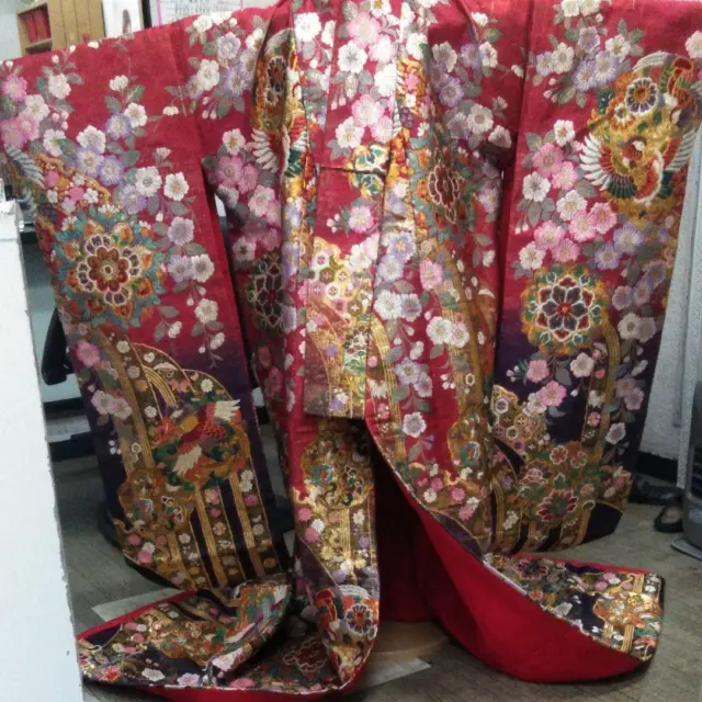 Luxurious Bride Iro-Uchikake Japanese Kimono pure silk thread embroidery