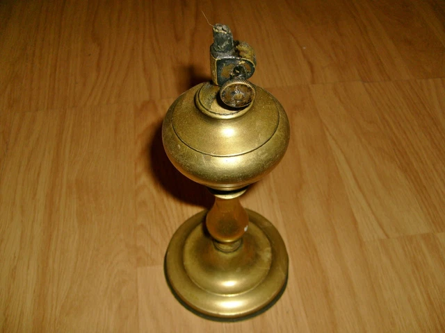 LAMPE A PETROLE A MECHE EN BRONZE ou LAITON - Ancienne EUR 29,99
