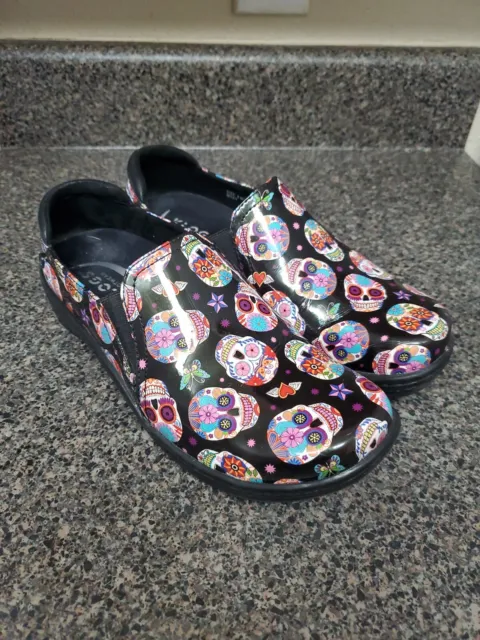 Klogs Footwear Moxy Women's Shoe Candy Skulls Patent Slip On Clog Size 8