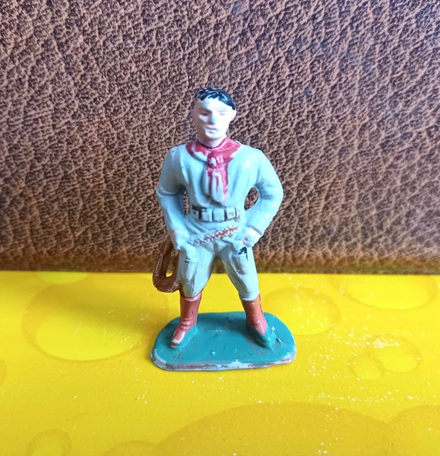 Cow-boy Cyrnos no starlux 1/32 ème