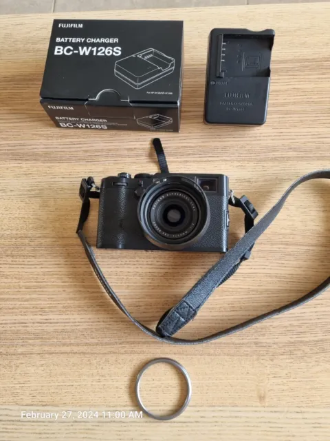 Fujifilm FinePix X100F 24.0 MP Digital Camera - Black, Mint condition