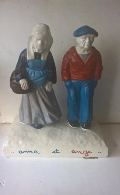 GROUPE représentant un  COUPLE de BRETONS en FAIENCE BRETONNE Bretagne Quimper