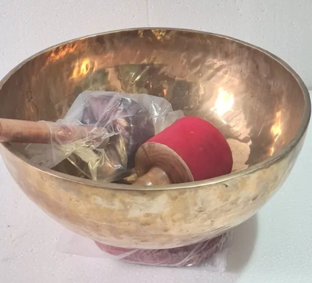 19 Inches Master Healing Singing Bowl, Meditation Bowl, Yoga Bowl 19 Inches Master Healing Singing Bowl, Meditation Bowl, Yoga Bowl