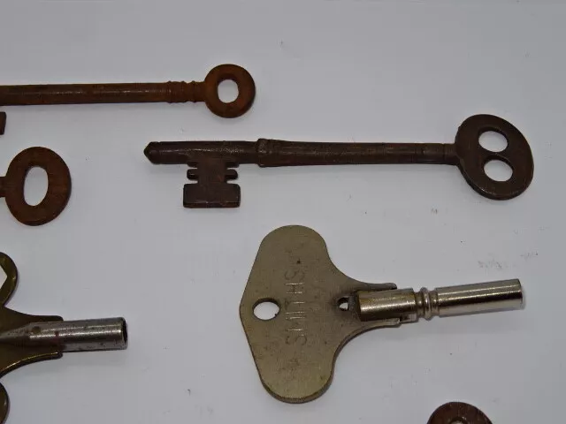 Lot de travail vintage / collection de différentes clés métalliques - porte / horloge / serrure - #C 3