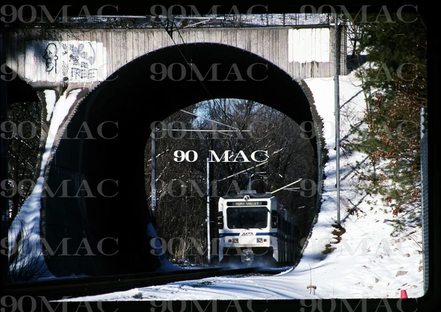BALTIMORE MTA. LRV TROLLEY #5008. Baltimore (MD). Original Slide 2003.