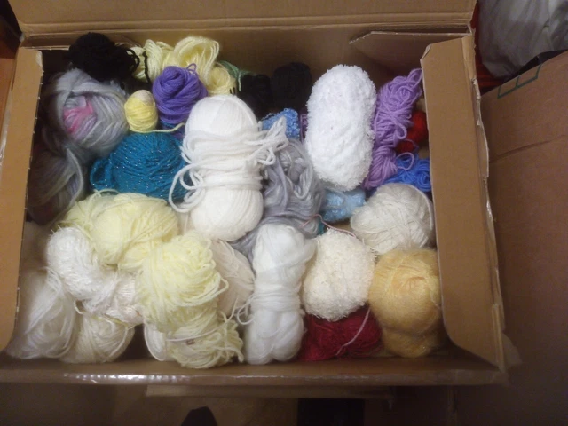 Rest Wolle Ca. 1300 g, Konvolut, Polyester und anderes