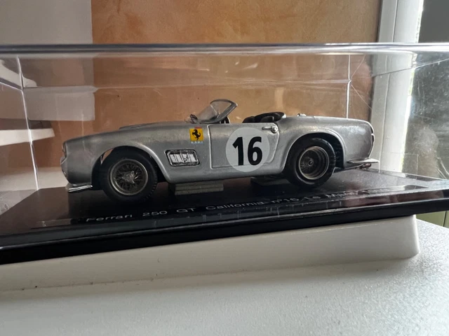 Ferrari 250 TR59-60 Le Mans 24h 1960 car #11 Winner Driver: O.Gendebien - ére | Tecnomodel