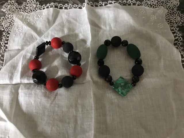 Ensemble De Deux Bracelets Belles Perles : Perles De Jais Et De Lave