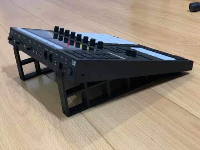 Maschine MK3 tilt stand - 15 degrees - 3D printed, custom angle/colour available