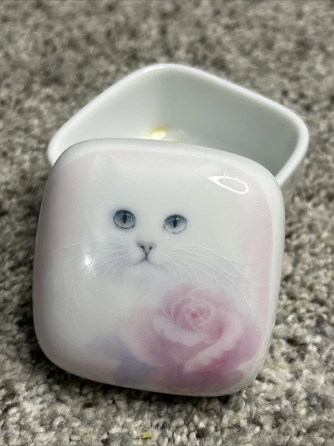 Otagiri Bob Harrison White Kitten Cat  Ring Jewelry Trinket Box Vintage-Staining