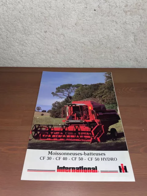 brochure prospekt PROSPECTUS MOISSONNEUSE BATTEUSE IH CF tracteur-mc cormick