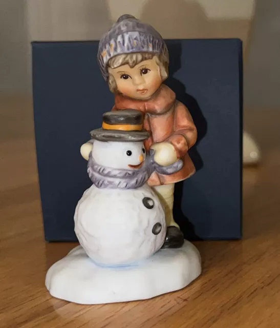 Goebel Berta Hummel Figurine 2001 Christmas A Gift for Snowman Porcelain BH 92/P