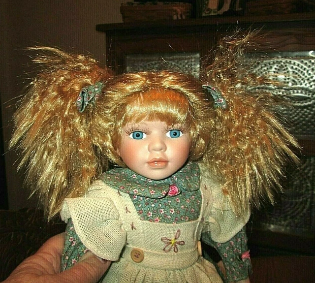 Heritage Signature Collection "Kaylee" porcelain doll *NIB 2