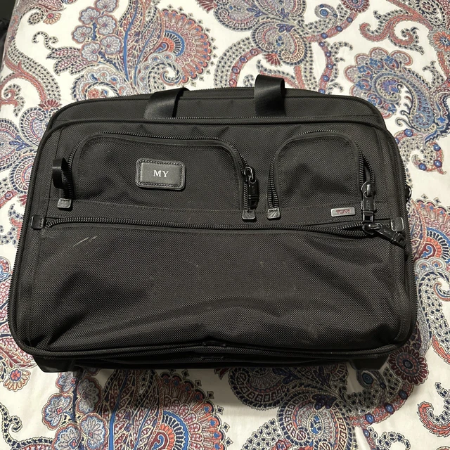 Tumi 26003D4 Wheel Deluxe Expandable Roller Briefcase  9/10 condition!! Great!!