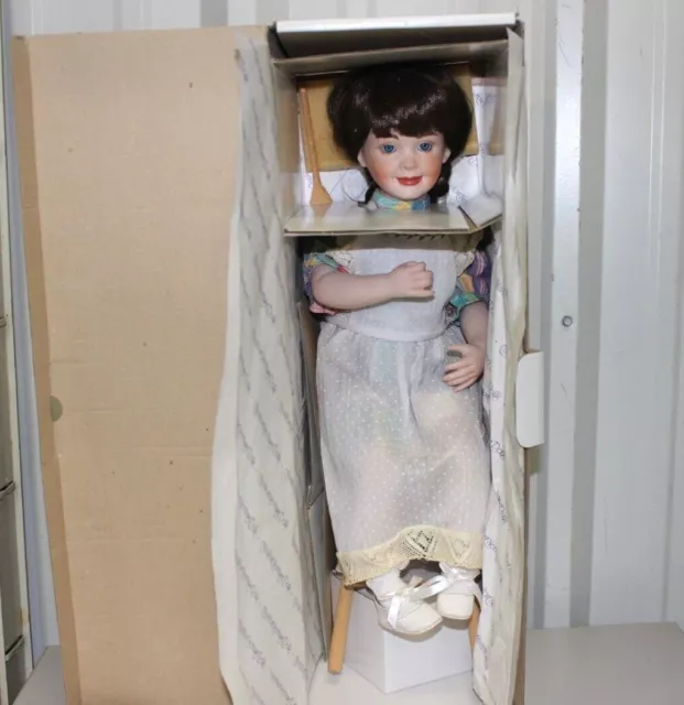 Hamilton Collection Heritage Dolls - Elizabeth 19" Porcelain Doll W/ Box & COA