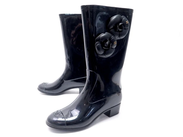 Chaussures Chanel Bottes De Pluie Camelia 37 Caoutchouc Noir Rain Boots 1150€
