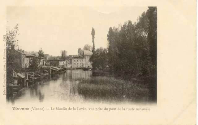 VIVONNE le moulin de la levée prise du pont de la route nat éd robuchon