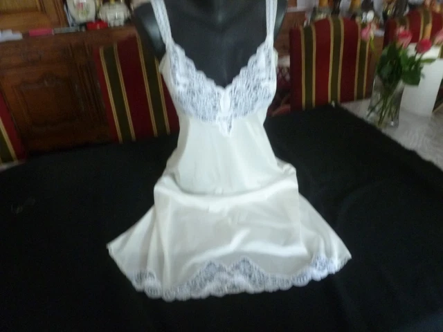 jolie combinaison & fond de robe vintage jolie dentelle T 42   ref 65N50